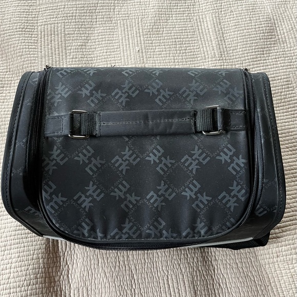 Mary Kay Travel bags - Picture 3 of 12